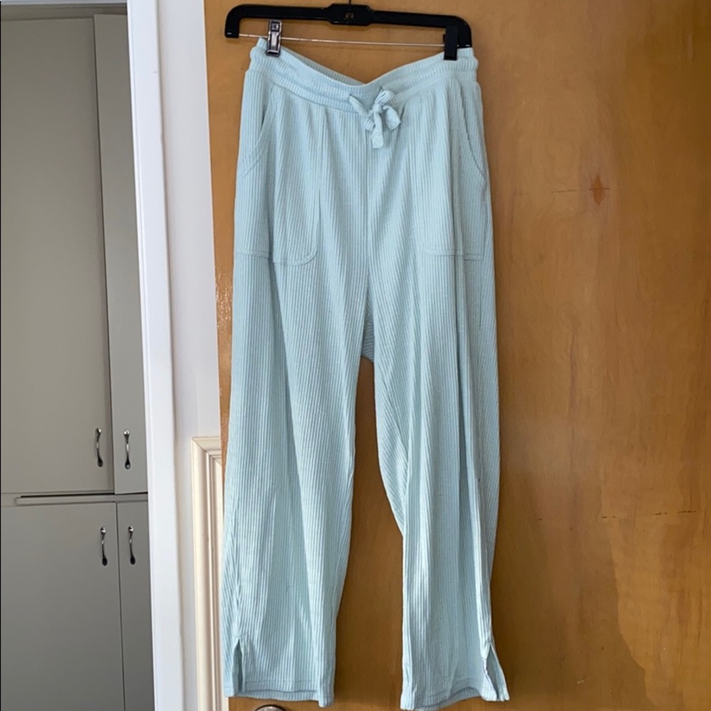 GYMSHARK-  cropped pants